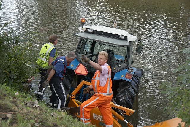 2010/236/GB 20100913 074 Voertuig te water Hoofdvaart Oost.jpg